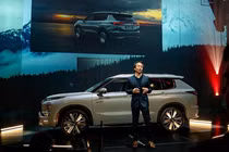 Mitsubishi Outlander PHEV 2026 ra mắt, chạy 72km không "uống 1 giọt xăng"