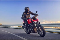 Honda tại Việt Nam triệu hồi xe môtô CB1000 Hornet 2025 lỗi động cơ