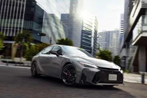Lexus IS F Sport Mode Black V đặc biệt từ 1,12 tỷ đồng ra mắt 