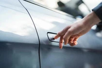 Tay nắm cửa điện dạng ẩn phải "khai tử" tại Trung Quốc từ năm 2027