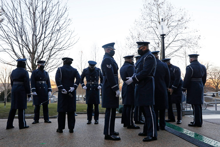 Tong thong Trump roi Nha Trang anh 3