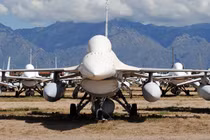 Mỹ tính toán gì với Ukraine, khi viện trợ F-16 từ nghĩa địa máy bay? 