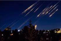 Về hệ thống Patriot, Lầu Năm Góc thừa nhận hồi tháng 7 năm ngoái rằng, do sự lãng phí “gần như không kiểm soát được” ở Ukraine và cuộc chiến 12 ngày trước đó với Iran, kho dự trữ đạn tên lửa Patriot và khí tài liên quan đã giảm xuống mức nguy cấp, chỉ còn 25% so với mức tối thiểu cần thiết.