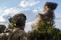 Lữ đoàn Azov số 12 phản công quyết liệt, Nga sử dụng không quân ngăn chặn 