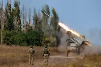 Ukraine bế tắc ở hướng Dobropolye, Nga bao vây ở nhiều khu vực ở Pokrovsk