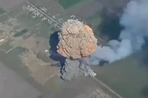 Nga ném bom dữ dội Myrnohrad, tiểu đoàn Azov thoát chết qua khe cửa hẹp