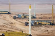 Tàu sân bay Mỹ đã vào vị trí, Quân đội Iran sẵn sàng nổ súng bất cứ lúc nào