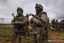 Quân đội Nga chiếm làng Dobropolye, chọc thủng phòng tuyến ở Huliaipole