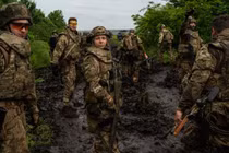 Các trận chiến đô thị ở Ukraine, tại đây có rất nhiều mục tiêu là các tòa nhà cao tầng. Khoảng cách tiếp xúc chiến đấu trong điều kiện như vậy chắc chắn sẽ bị thu hẹp, đồng nghĩa với việc hỏa lực bắn tỉa dày đặc ở cự ly 200-300 mét sẽ được yêu cầu. Lúc này chỉ có súng bắn tỉa SVD và Chukavin mới có thể đáp ứng được điều này.