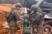 Ở phía đông làng Drobysheve, sau những trận giao tranh ác liệt kéo dài, quân Nga đột phá qua các vị trí còn lại của quân Ukraine tại đây. Sau những trận giao tranh ác liệt. RFAF đã đẩy lùi quân Ukraine ra khỏi trung tâm, trước khi chiếm giữ các vị trí trong các đồn điền ngay phía nam làng Drobysheve.