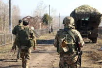 Máy bay Nga bay vòng quanh trên bầu trời và quân Ukraine không có cơ hội nhìn lên. Nhưng khi trận chiến tiếp diễn, RFAF nhận ra rằng mọi thứ không đơn giản như vậy. Trong suốt 7 tháng, RFAF chỉ có thể đẩy lui quân Ukraine từng bước; thậm chí có lúc AFU còn tổ chức phản công lớn.