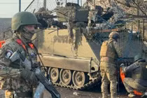 Phó chỉ huy tiểu đoàn bộ binh cơ giới, thuộc Trung đoàn xe tăng số 10, Cụm quân phía Nam RFAF, mật danh "Nut", đã kể lại diễn biến trận đánh chiếm làng Staraya Nikolaevka. Theo "Nut", rất khó để họ tấn công vào ngôi làng, vì địa hình hướng tiếp cận rất trống trải.