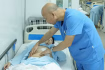 21 tuổi 9 lần mổ và cuộc đấu trí trên từng milimet sẹo dính 