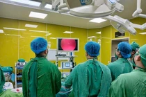 Báo động đỏ liên viện cứu chàng trai 23 tuổi bị thương thấu phổi nguy kịch