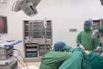 Nội soi treo tử cung điều trị sa sinh dục