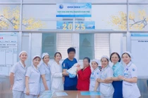 Dấu mốc hiếm gặp trong y văn, bỏ 1 thai lưu cứu sống trẻ trong ca song thai