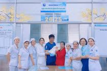 Dấu mốc hiếm gặp trong y văn, bỏ 1 thai lưu cứu sống trẻ trong ca song thai