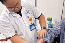 Bác sĩ Việt Nam điều trị thành công bệnh da di truyền hiếm nhờ tiêm botox