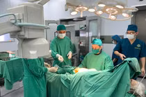 Kết hợp xương phục hồi tàn tật cho người già gãy liên mấu chuyển xương đùi