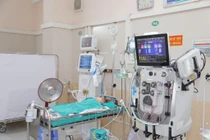 13 ngày lọc máu liên tục cứu bé 5 tháng tuổi sốc nhiễm khuẩn vì nôn, đi ngoài
