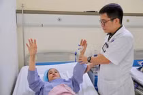 Đau đầu 5 năm không ngờ do u tủy cổ cao chèn ép ống tủy