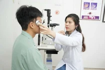 Đỏ mắt, tiếng ù trong đầu sau chấn thương do thông động mạch xoang hang 