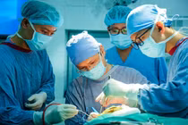 2 cuộc đại phẫu lấy u não tái phát cho người phụ nữ bị u tế bào tuyến yên lớn