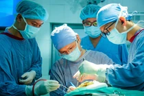 2 cuộc đại phẫu lấy u não tái phát cho người phụ nữ bị u tế bào tuyến yên lớn