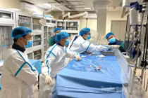 Đặt stent chuyển dòng điều trị 2 túi phình mạch não tại Tuyên Quang