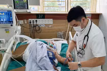 Hôn mê, ngừng tuần hoàn vì tin thầy lang chữa rắn độc cắn