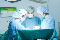 U xơ tử cung to tương đương thai 10 tuần, người phụ nữ thiếu máu nặng