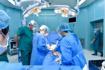 Báo động đỏ cứu cô gái 24 tuổi vỡ bàng quang, buồng trứng, dập phổi...