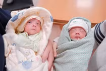 Hành trình hơn 2 tháng giành lại sự sống cho song thai chưa đầy 1kg 