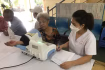 Hà Nội truyền thông, khám sức khỏe miễn phí cho người cao tuổi 