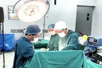 Đau bụng sau ăn bún cá không ngờ thủng ruột vì xương đâm