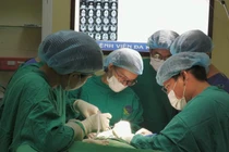 10 năm chịu đựng khó nuốt không ngờ xương mỏm trâm thái dương dài bất thường