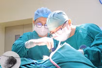 Chủ quan răng sâu, thanh niên 25 tuổi mất 3 răng do nang xương hàm