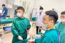 Lấy khối u lớn 3 cm ở thực quản mà không cần phẫu thuật