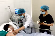 Sởi biến chứng nặng, hai người đàn ông phải hồi sức tích cực