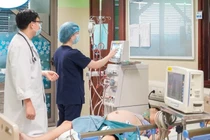 Bé 13 tuổi suy hô hấp, tràn dịch đa màng vì dùng thuốc nam trị thận hư