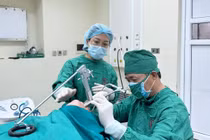 Phù nề kẽ phổi vì sặc quất hồng bì, để dị vật trong phế quản 10 ngày