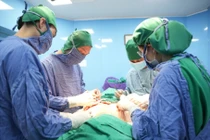 “Phẫu thuật 2 trong 1” cắt u vú kèm thu nhỏ tuyến vú