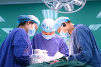 Sợ liệt mặt nhiều năm không dám mổ u tuyến nước bọt