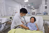 Sét đánh nữ bệnh nhân 55 tuổi chảy máu não nguy kịch