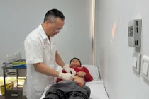 Nhiều phụ huynh hốt hoảng vì bộ phận sinh dục của bé 'biến mất'