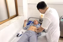 Đau bụng đi khám, người đàn ông không ngờ mắc 2 loại ung thư đường tiêu hóa