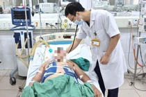 Sửa bồn nước, người đàn ông ngừng tuần hoàn nghi điện giật