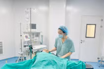 Người đàn ông gãy cổ xương đùi vì ngã đập hông xuống nền cứng 