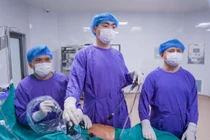 Nội soi lồng ngực trị máu đông màng phổi cho chàng trai trẻ