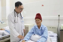 Phút cân não trong phòng can thiệp cứu cụ ông 86 tuổi sốc tim nguy kịch